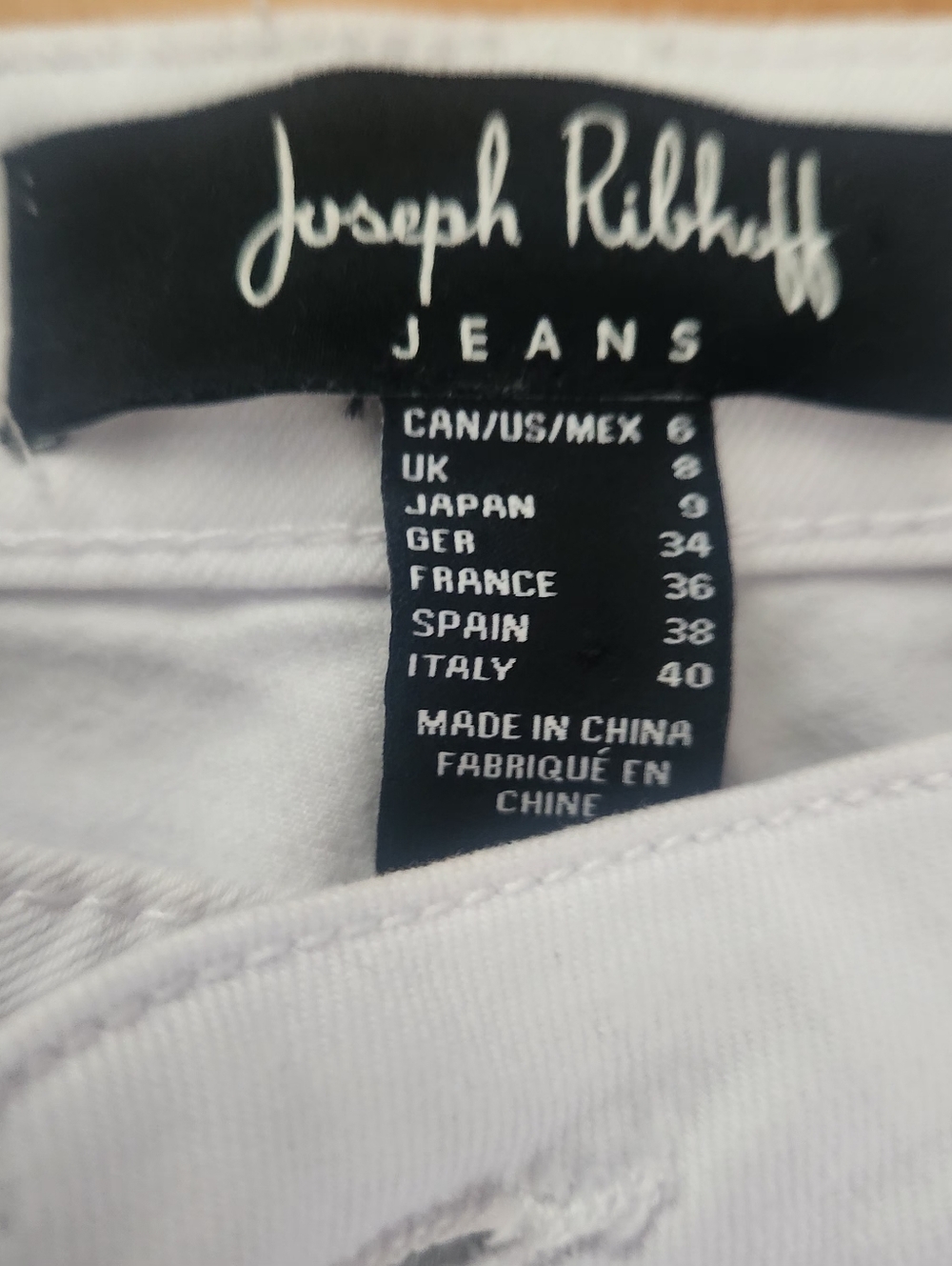 Joeseph Ribkoff White Cropped Jeans with Laser-Cut Hem Detail - Picture 7 of 8